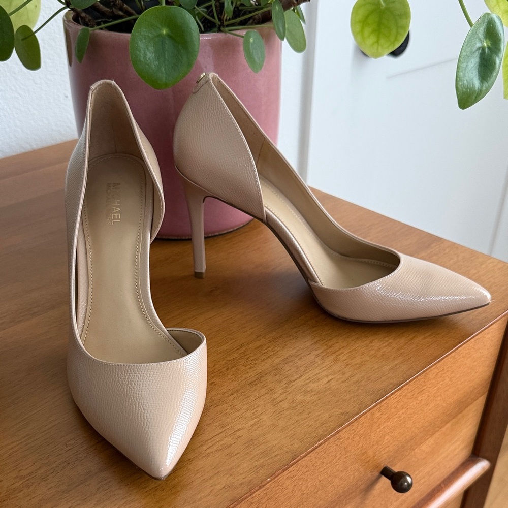 NWT Michael Kors nude stilleto